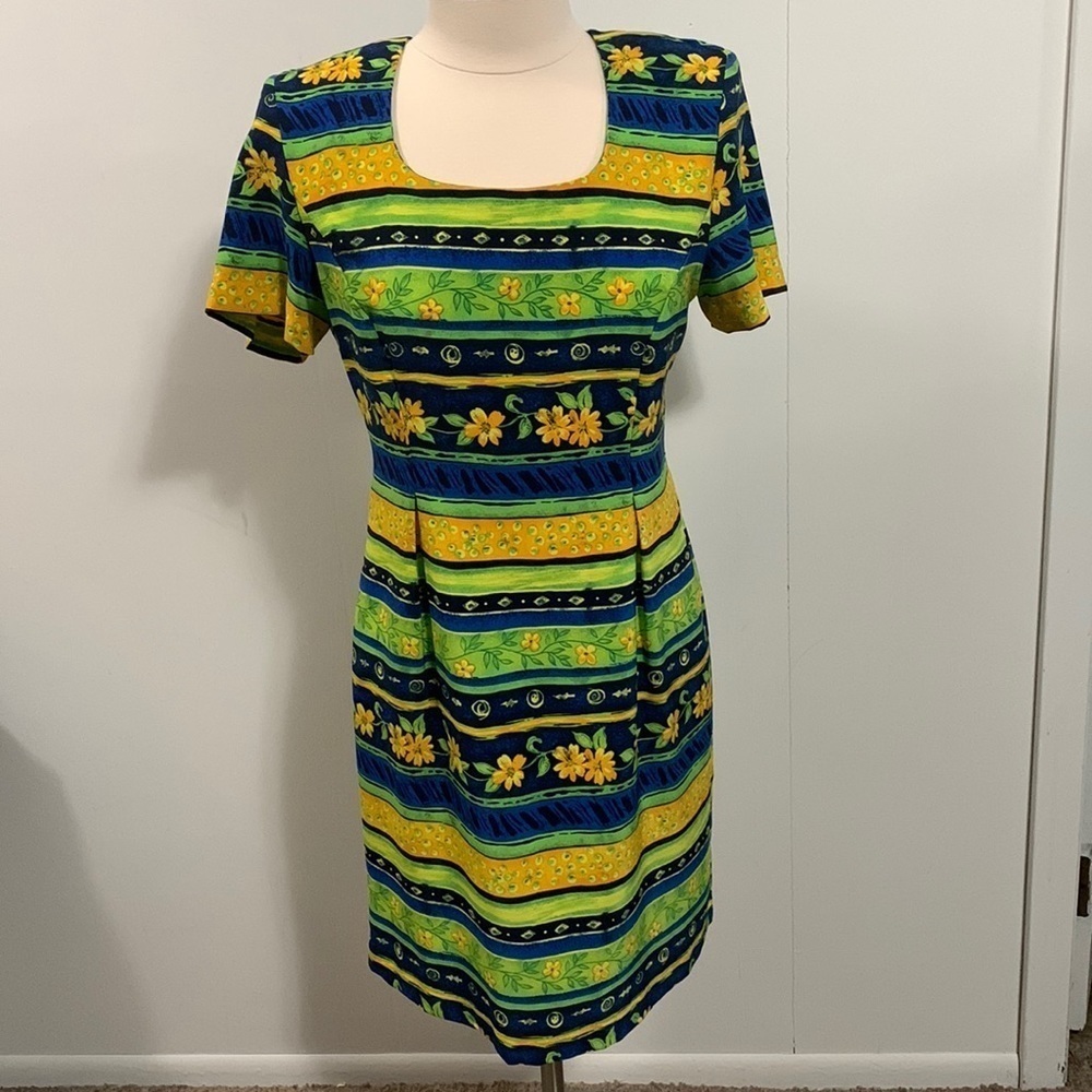 Sag Harbor Petite Beautiful Colorful dress in great condition, Size 10P
